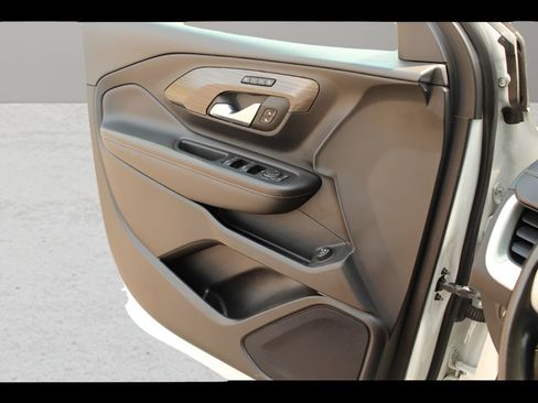 Used 2022 GMC Terrain SLT image 18