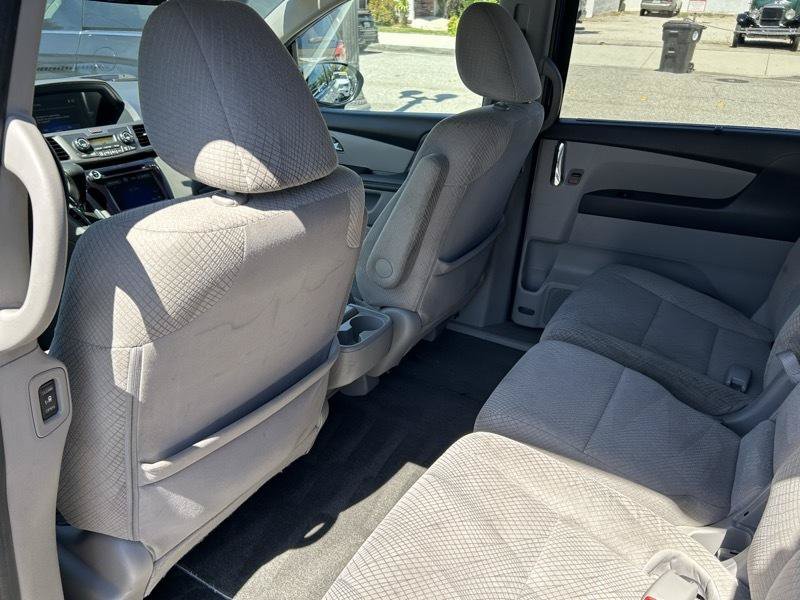 Used 2017 Honda Odyssey SE image 16