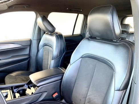 Used 2023 Jeep Grand Cherokee Altitude image 17