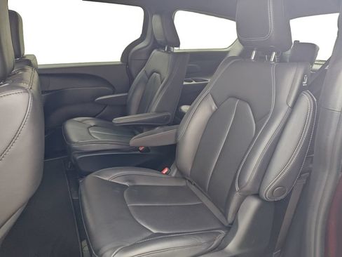 Used 2023 Chrysler Pacifica Touring-L w/ S Appearance Package FWD image 13