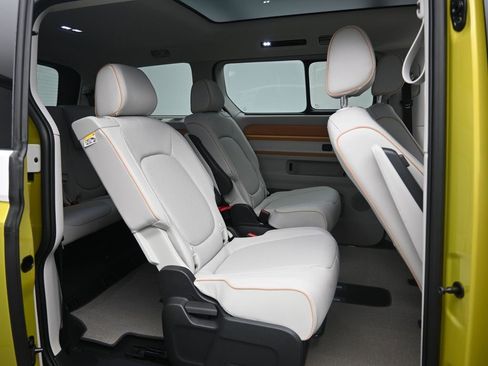 New 2025 Volkswagen ID. Buzz 1st Edition image 28