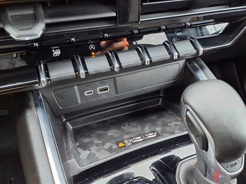 Used 2024 GMC Canyon AT4 w/ AT4 Premium Package image 13