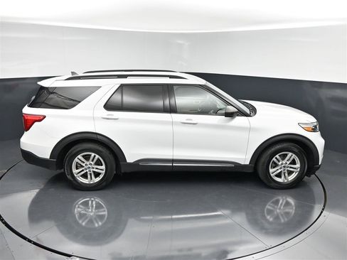 Used 2021 Ford Explorer XLT w/ Equipment Group 202A RWD image 22