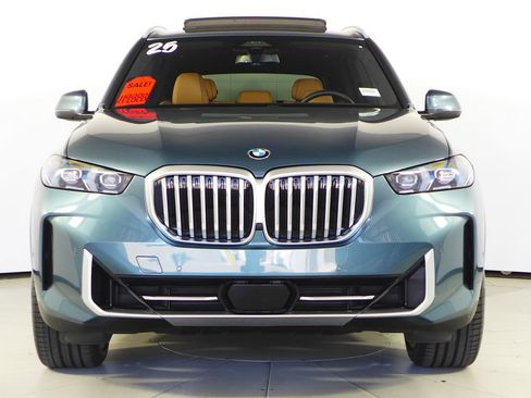 Used 2025 BMW X5 xDrive40i w/ Parking Assistance Package AWD/4WD image 3