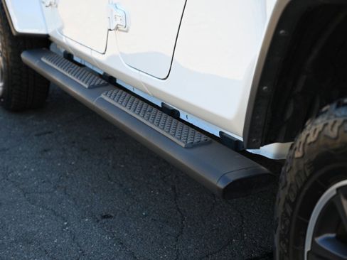 Used 2023 Jeep Gladiator Overland image 12