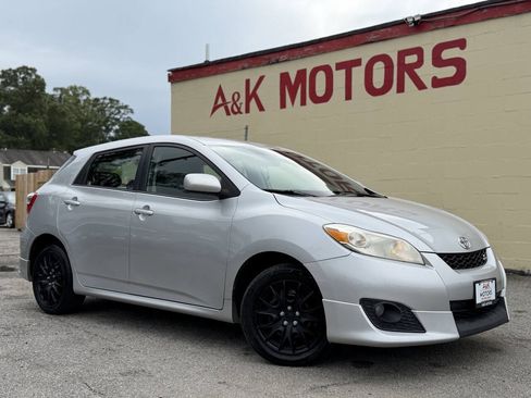 Used 2009 Toyota Matrix S FWD image 1