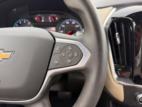 Used 2022 Chevrolet Traverse LS FWD image 13