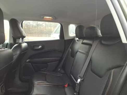 Used 2018 Jeep Compass Latitude w/ Popular Equipment Group image 17