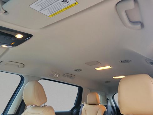 Certified 2024 Kia Carnival LX image 17