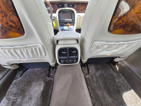 Used 2006 Jaguar XJ Vanden Plas RWD image 24