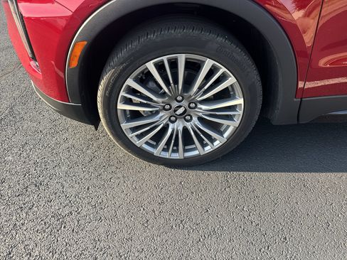 Certified 2025 Cadillac XT4 Premium Luxury FWD image 2
