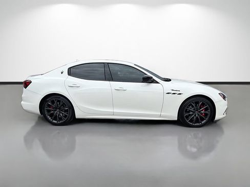 Used 2022 Maserati Ghibli Modena Q4 AWD/4WD image 2
