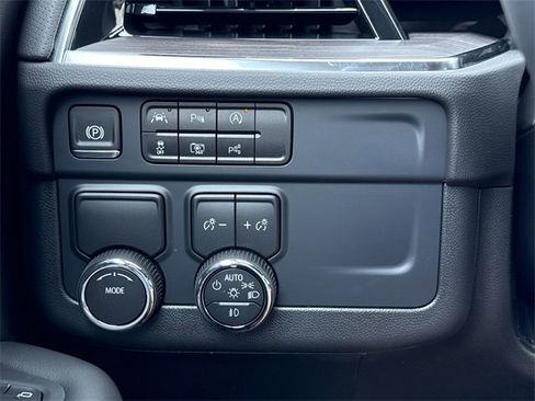 New 2025 Chevrolet Suburban Premier image 20