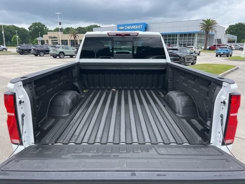 Used 2025 Chevrolet Silverado 2500 LTZ w/ LTZ Convenience Package AWD/4WD image 9