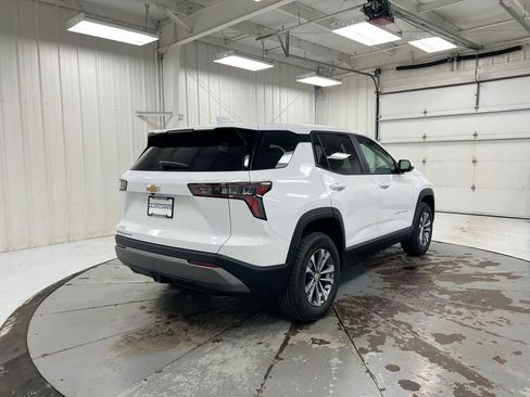 Used 2026 Chevrolet Equinox LT AWD/4WD image 3