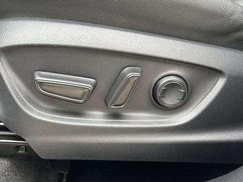 Certified 2022 Toyota Corolla Cross XLE image 14