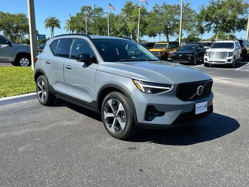 Used 2023 Volvo XC40 B5 Ultimate AWD/4WD image 3