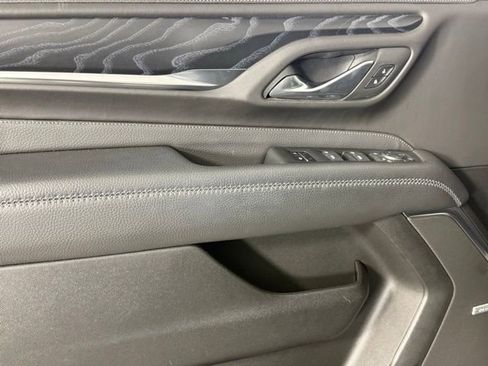 Used 2022 GMC Yukon XL Denali w/ Advanced Technology Package image 12