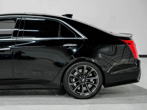 Used 2018 Cadillac CTS V w/ Luxury Package image 17