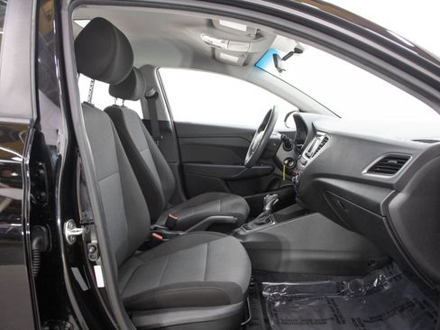 Used 2018 Hyundai Accent SE FWD image 11