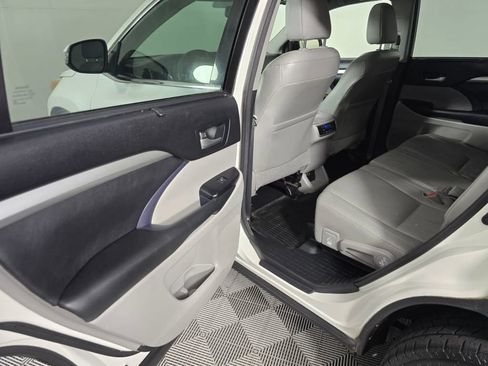 Used 2015 Toyota Highlander XLE AWD/4WD image 18