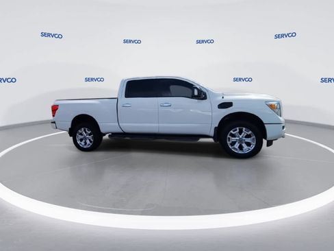 Used 2021 Nissan Titan SV w/ SV Convenience Package image 9
