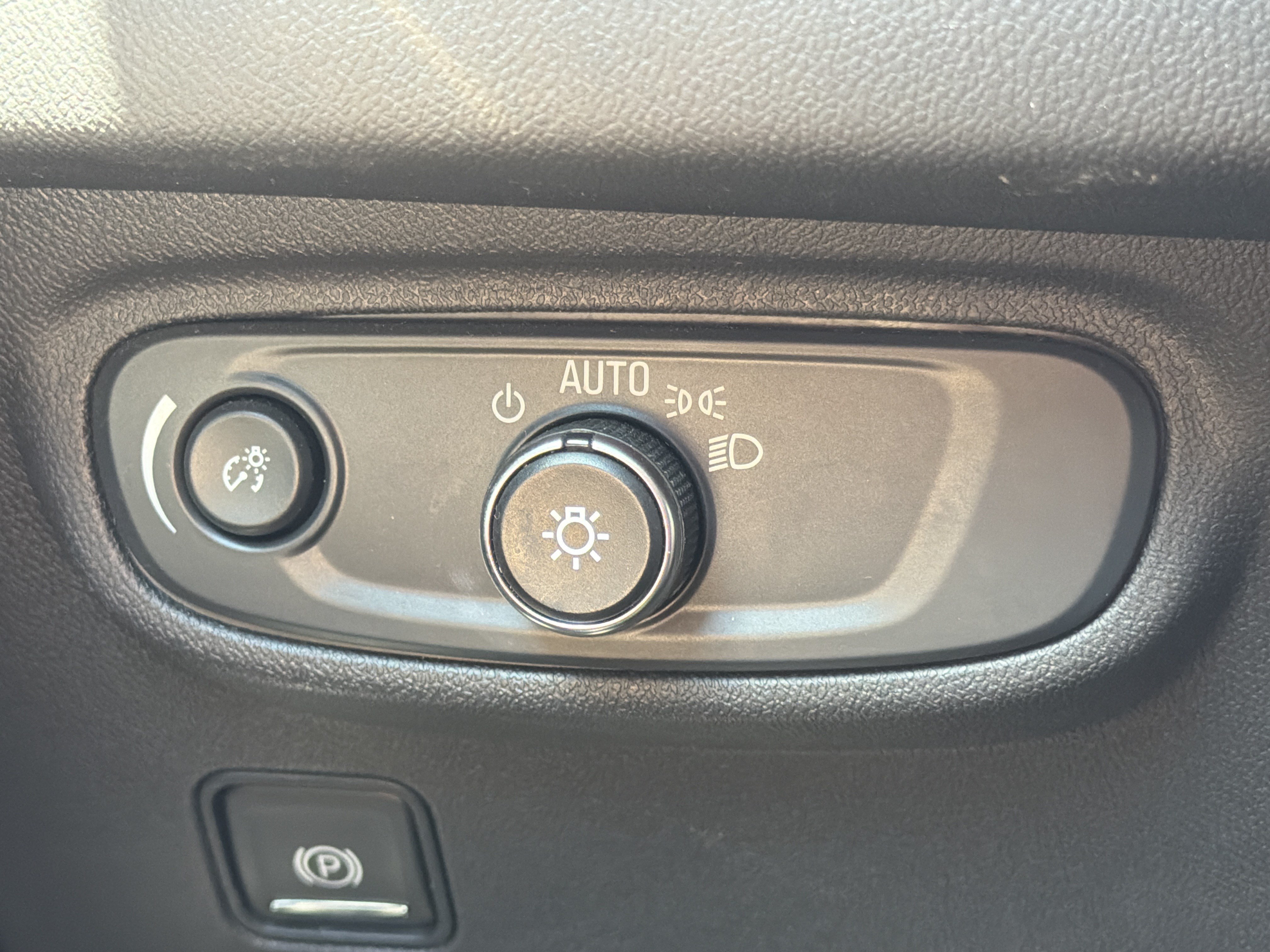 Used 2024 GMC Terrain SLE AWD/4WD image 14