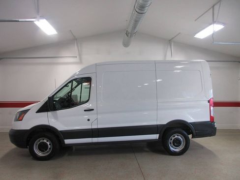 Used 2018 Ford Transit 250 130 Medium Roof RWD image 3