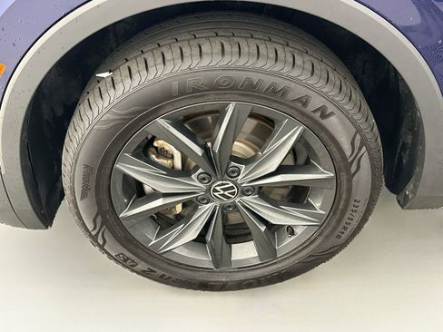 Used 2024 Volkswagen Tiguan SE AWD/4WD image 11