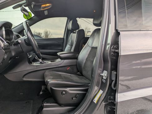 Used 2021 Jeep Grand Cherokee Laredo X image 12