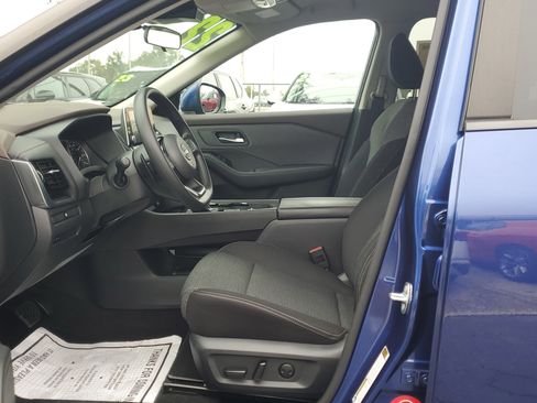 Used 2022 Nissan Rogue SV image 18