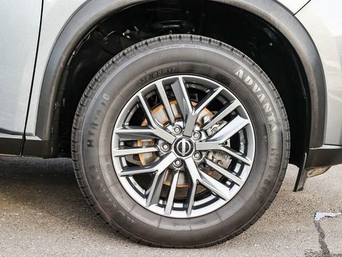 Used 2023 Nissan Rogue S image 9