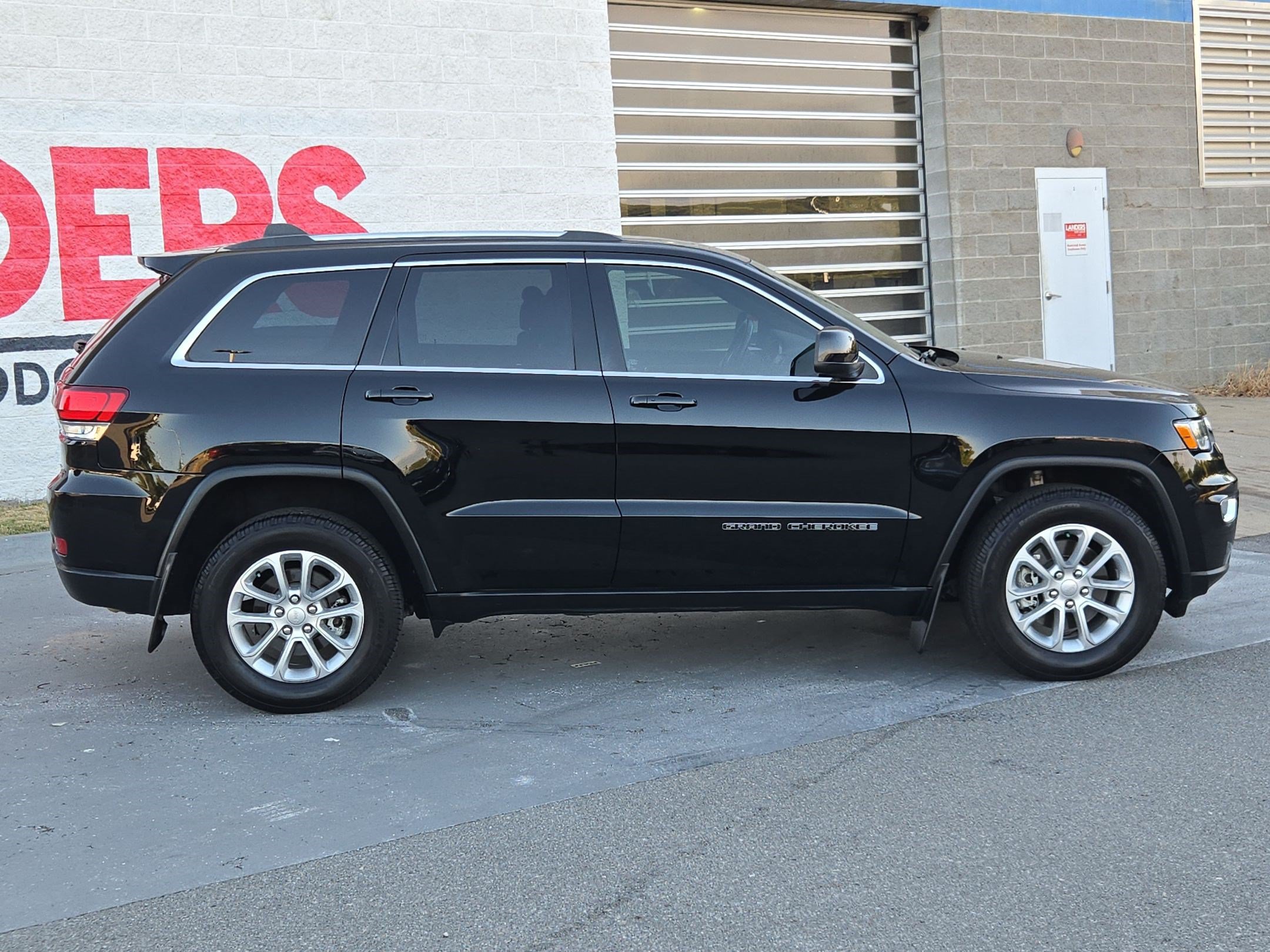 Used 2021 Jeep Grand Cherokee Laredo X RWD image 8