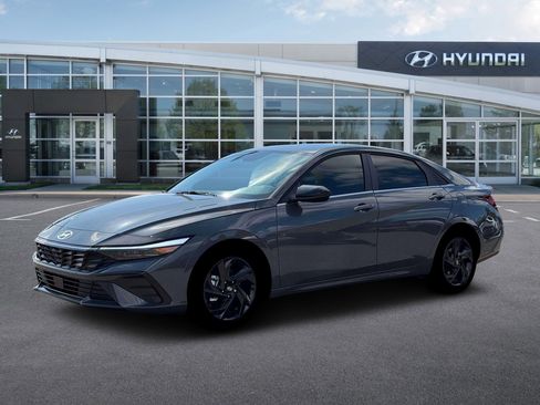 New 2026 Hyundai Elantra SEL Sport FWD image 2