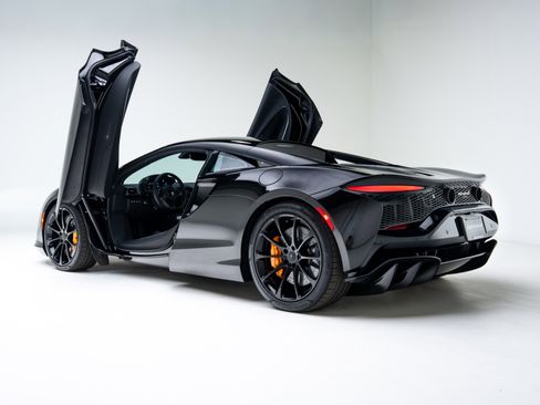 Used 2026 McLaren Artura image 9