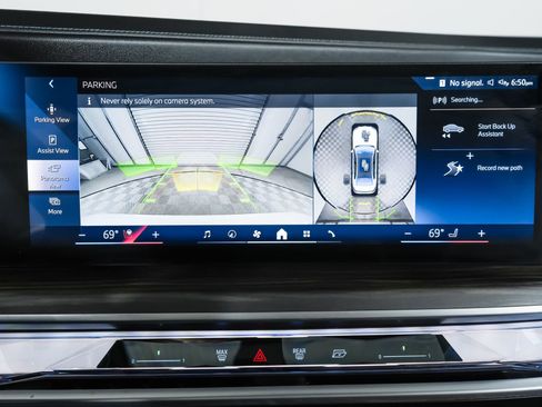 Used 2023 BMW 740i w/ Parking Assistance Package image 32