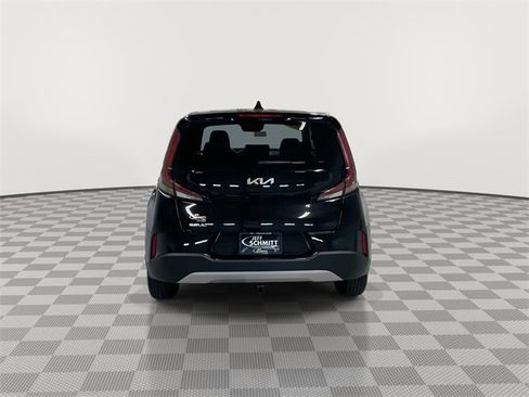 Used 2025 Kia Soul LX image 9