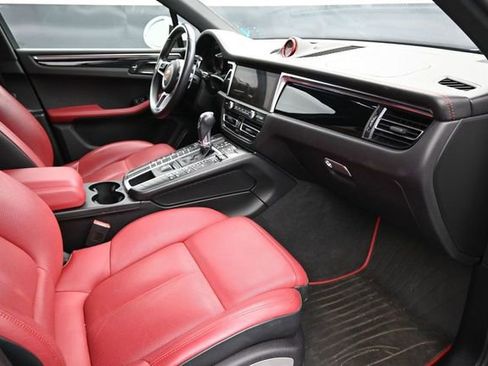 Used 2020 Porsche Macan S AWD/4WD image 19