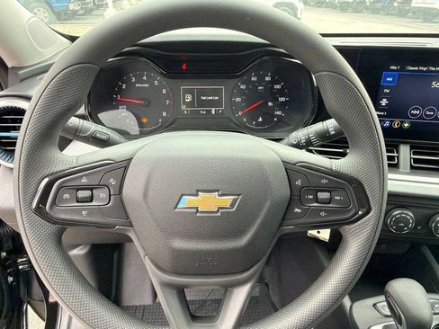 New 2026 Chevrolet Trax LS w/ LS Convenience Package FWD image 18