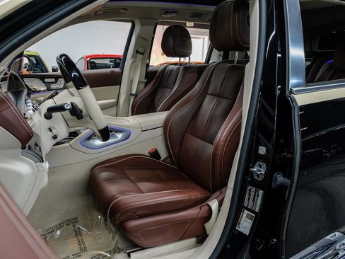 Used 2022 Mercedes-Benz Maybach GLS 600 4MATIC image 40