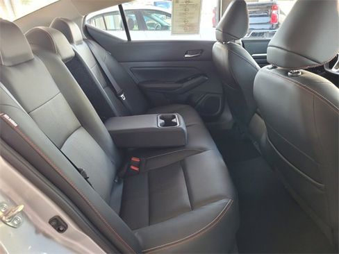 Used 2023 Nissan Altima 2.5 SR w/ SR Premium Package image 14