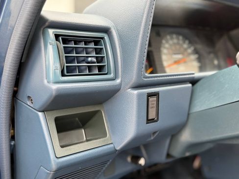 Used 1988 Toyota Pickup 4x4 Regular Cab image 10