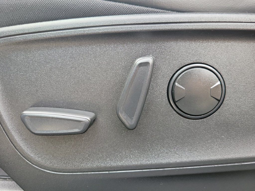 Used 2023 Ford Escape ST-Line w/ Tech Pack #1 FWD image 18
