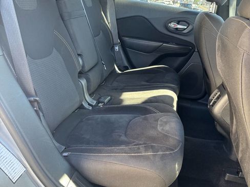 Used 2016 Jeep Cherokee Latitude image 16