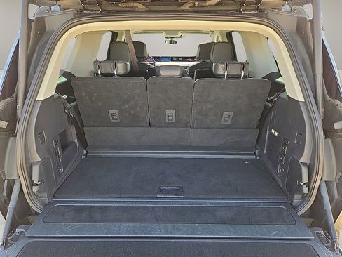 Used 2025 Lincoln Navigator Reserve AWD/4WD image 12