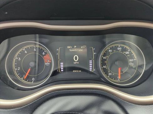 Used 2017 Jeep Cherokee Latitude FWD image 11