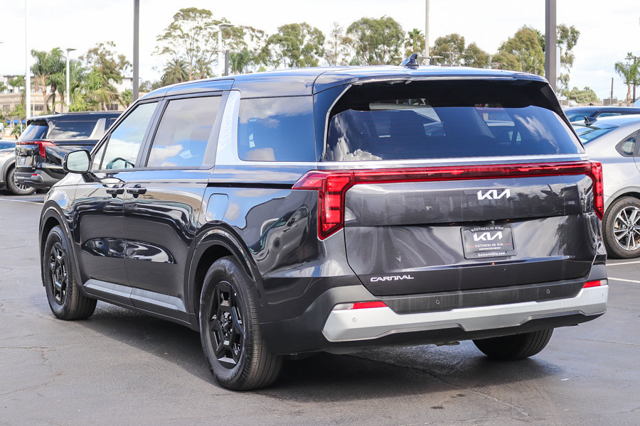 Certified 2026 Kia Carnival FWD image 6