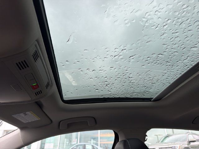 Certified 2025 Volkswagen Jetta SE w/ Sunroof Package FWD image 22