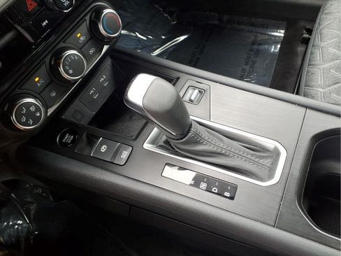 Certified 2025 Nissan Kicks SV FWD image 19