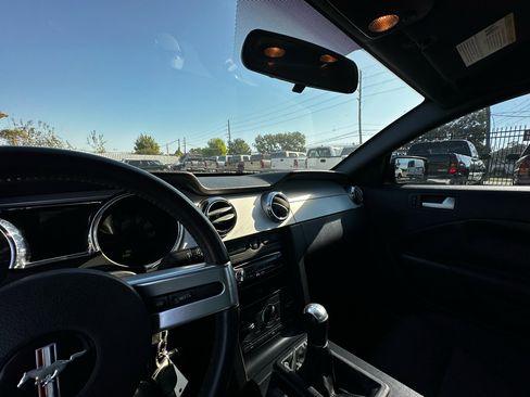 Used 2005 Ford Mustang Coupe image 51
